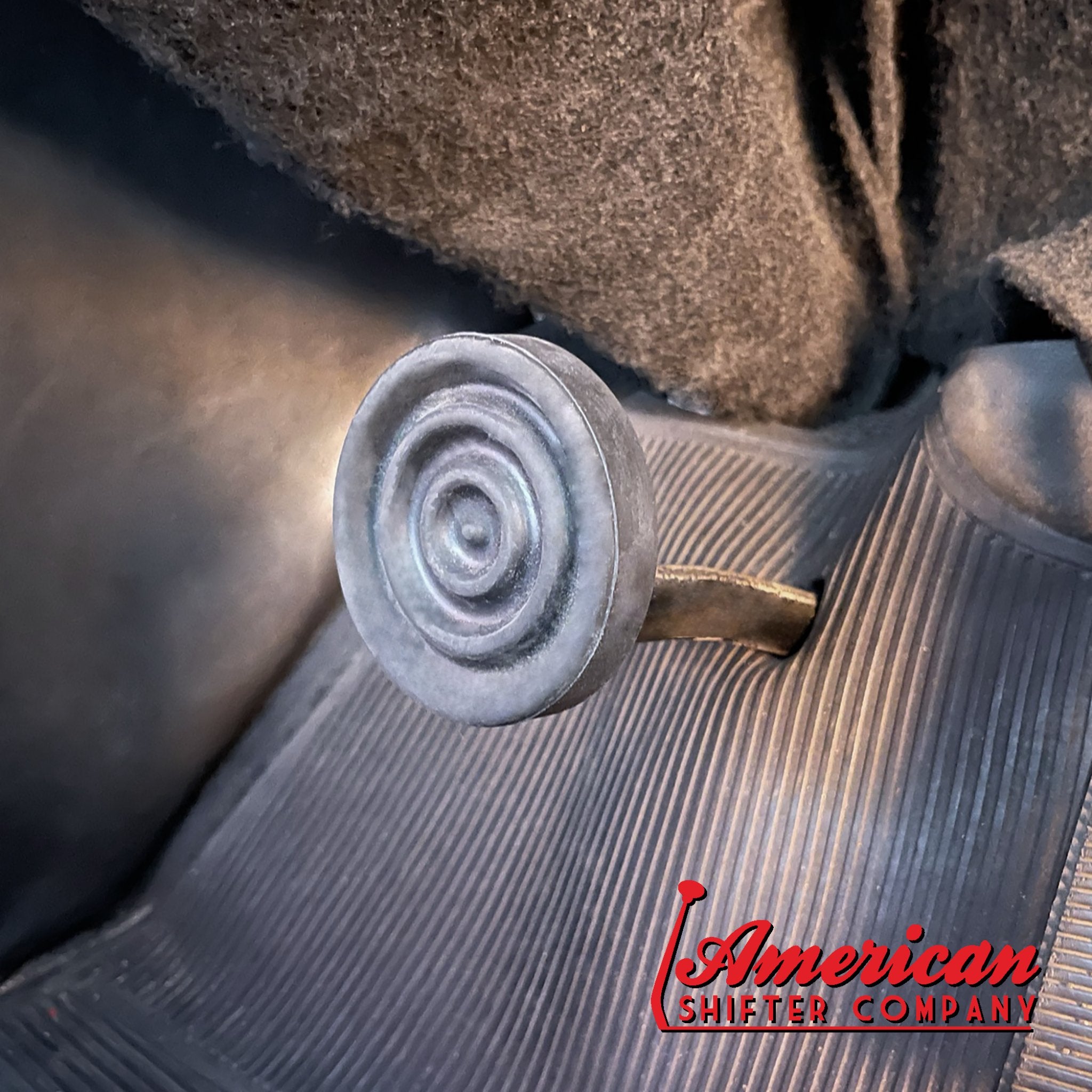 1901-1902 Isotta Fraschini Runabout round rubber brake pedal pad 3.25 inch dia 1/2 inch mounting stud rat rod Hot Rod